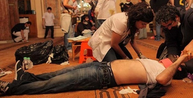 'Ayakkabılarını önce çıkardılar...'