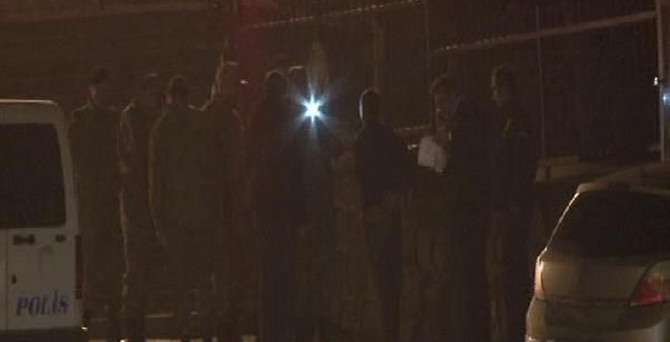 Kışla'da canlı bomba alarmı