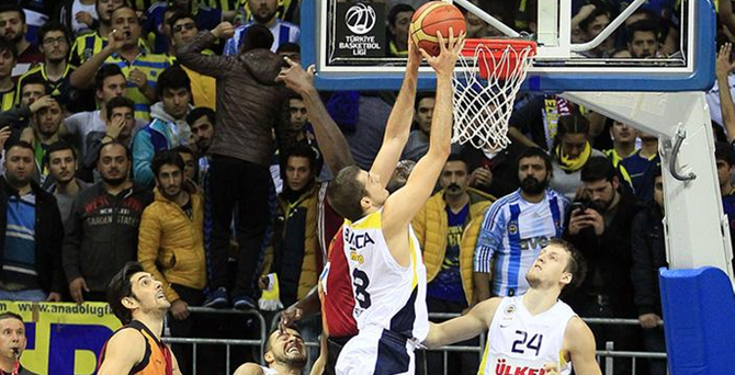Derbi'nin güleni Fenerbahçe