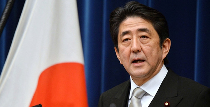Abe, vergi zammını erteledi