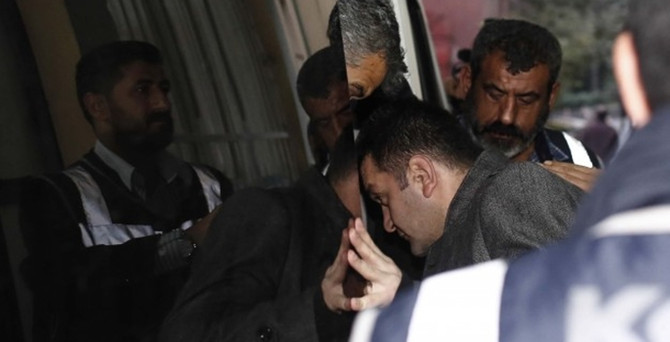 'Yasa dışı dinleme'de 5 polise yakalama kararı