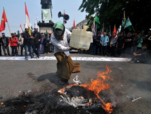 Endonezya'da benzin zammı protestosu