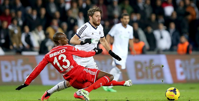 Kartal Demba Ba ile lider