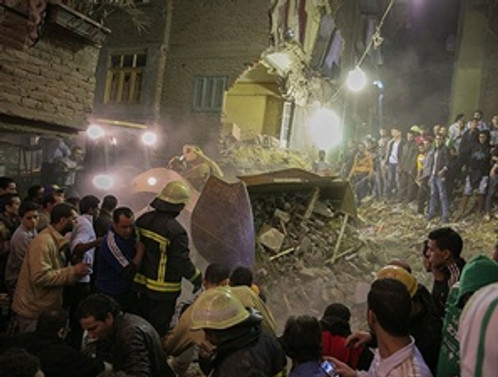 Mısır'da bina çöktü: 12 ölü
