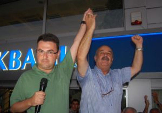 İki belediye başkanı açığa alındı