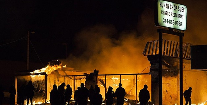 Ferguson'da şiddet yeniden tırmanıyor