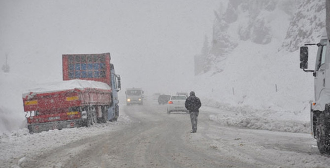Ulaşıma kar engeli