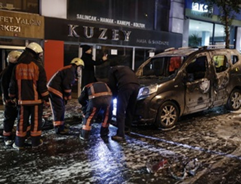 İstanbul'da 3 araç kundaklandı