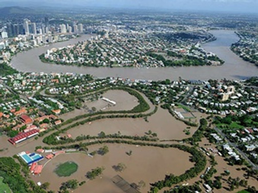 Avustralya'nın Brisbane kentini dolu ve fırtına vurdu