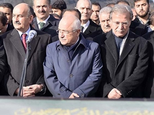 AK Parti'li Şahin'in eşi toprağa verildi