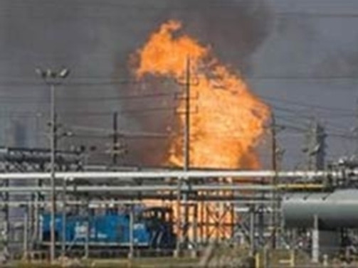 Petrol tankında çıkan yangın söndürüldü