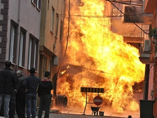 Sızan doğalgaz patladı