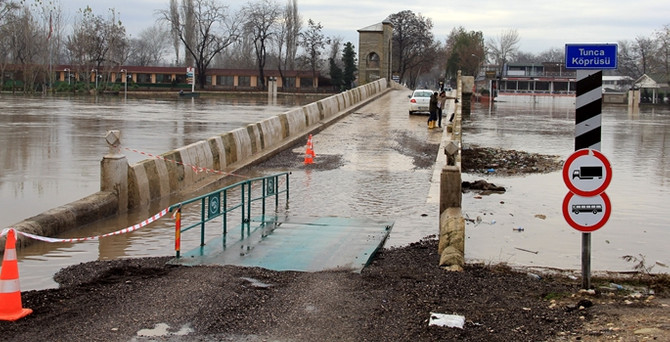 Edirne'de köprüler trafiğe açıldı