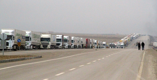 8 gündür sınırda bekliyorlar