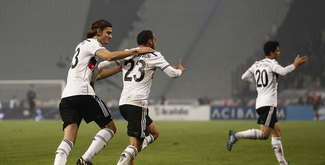 Kartal zirveye kondu