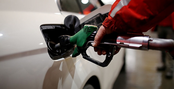 Benzine 15 kuruş zam yapıldı