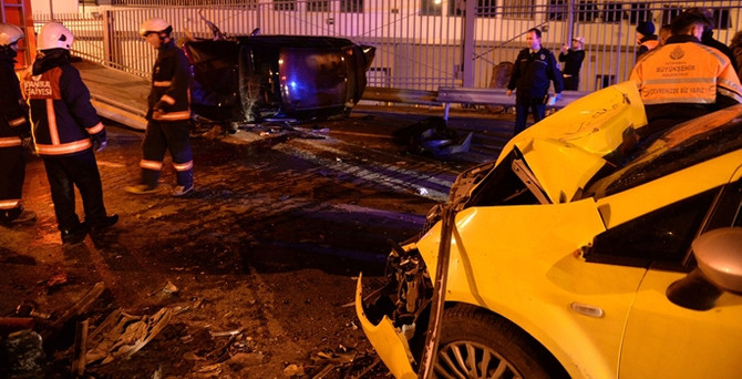 Kadıköy'de feci kaza: 1 ölü, 2 yaralı