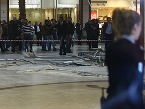 AVM'nin tavanı çöktü: 3 yaralı
