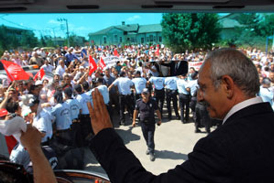 Bakanlar protesto edildi
