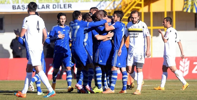 Kanarya 3 puanı 3 golle aldı