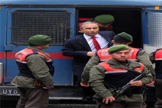Hanefi Avcı'nın kitabına inceleme
