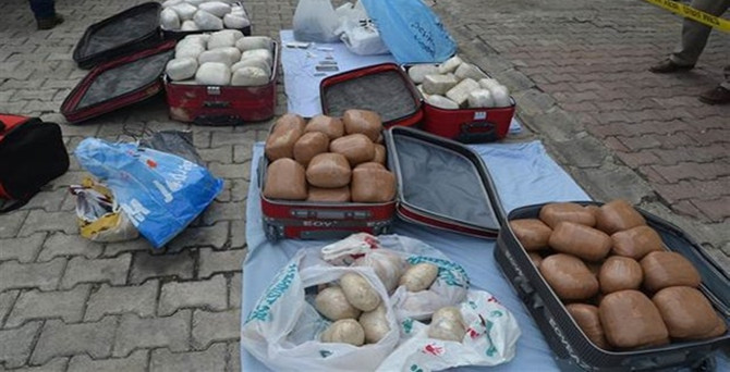 Eski savcı ve polis uyuşturucudan yakalandı!