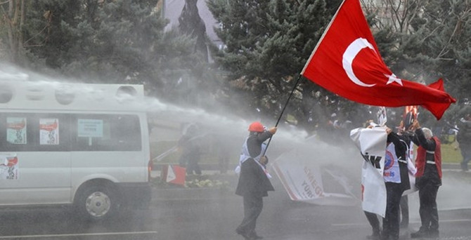 Eğitim-İş üyelerine biber gazlı müdahale