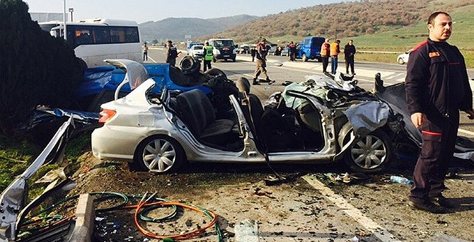 İzmir'de feci kaza: 6 ölü!