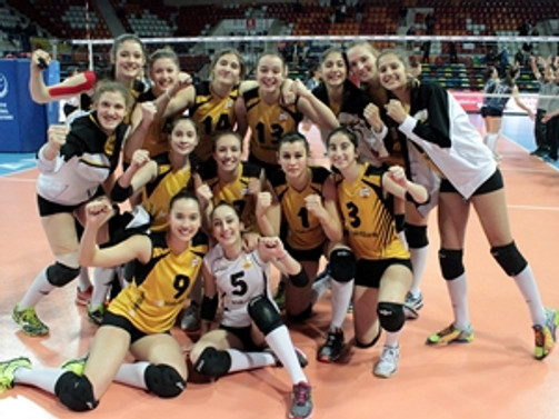 VakıfBank'ın gençleri zirvede bitirdi