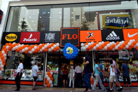FLO en büyük mağazasını açtı