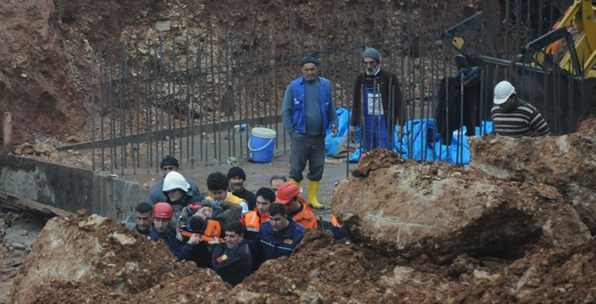 DSİ kanalında göçük: 2 işçi yaralandı