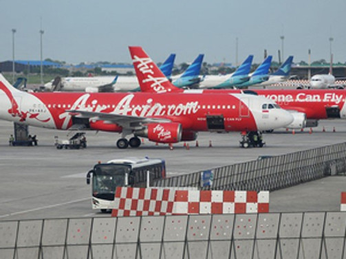 AirAsia uçağı pistten çıktı