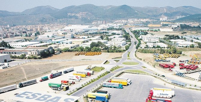 Ege Serbest'te ticaret küçülüyor, sanayi büyüyor