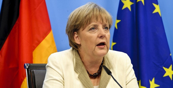 Merkel'den Euro bölgesine reform çağrısı