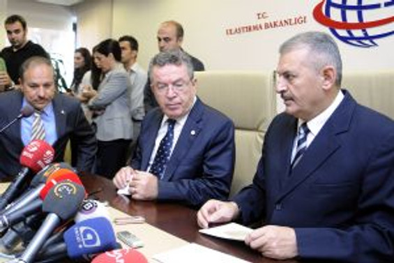 İnternetten İngilizce kursu için imzalar atıldı