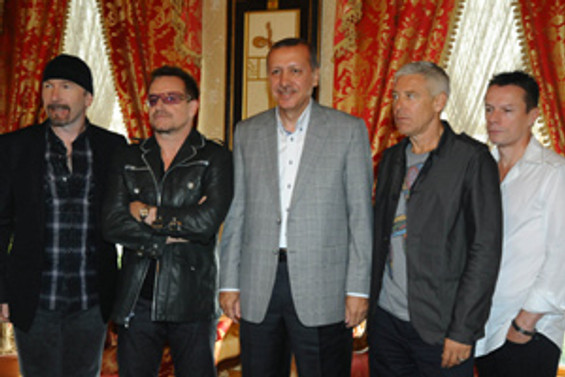 U2'dan Erdoğan'a kırmzı Ipod