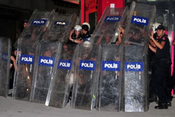 Van'da tansiyon yükseldi