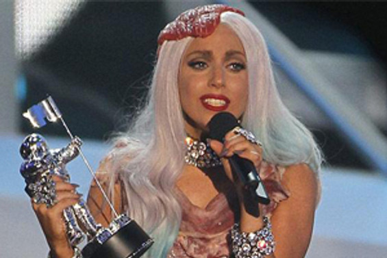 Lady Gaga damgasını vurdu
