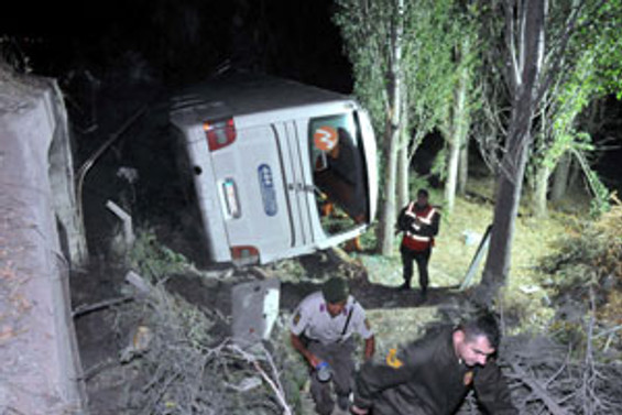 Nevşehir'de otobüs şarampole yuvarlandı