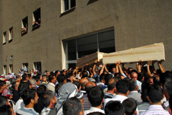 Cenaze sonrasında patlama: 10 yaralı