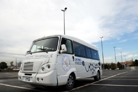 Yerli elektrikli minibüs tanıtıldı