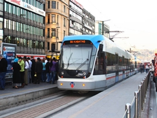 Tramvay yolunda dehşet