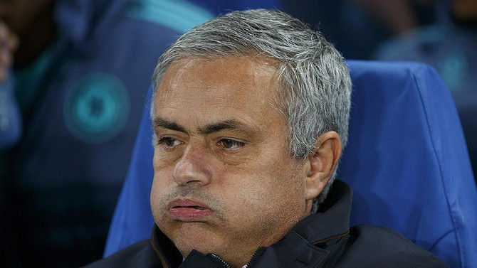 Mourinho, Louis van Gaal'ın gerisinde kaldı