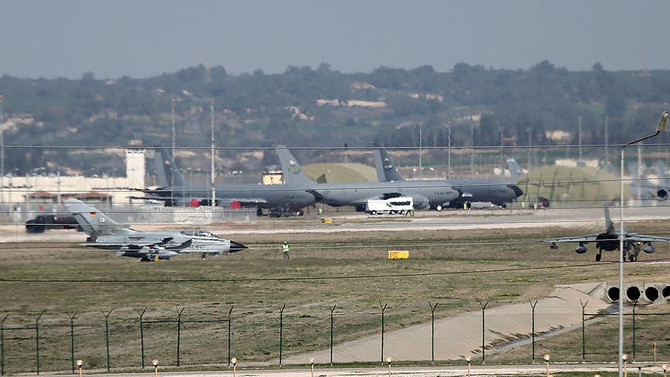 'YPG, İncirlik'te darbeci askerlerle görüştü'