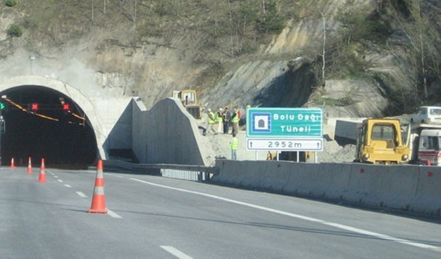 TEM'in İstanbul istikametinde onarım çalışması