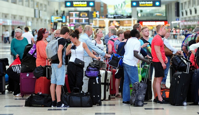 Antalya, 10 ayda 4.5 milyon turist kaybetti