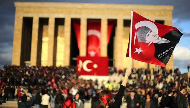 Anıtkabir ziyaretçi akınına uğradı