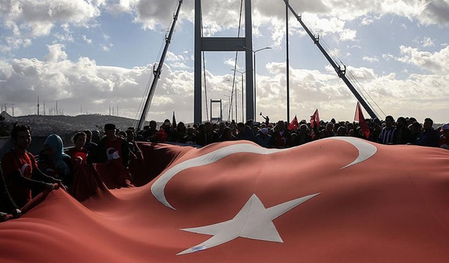 15 Temmuz Şehitler Köprüsü'nde 'Kahramanlar' için koştular