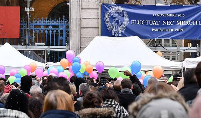 Paris'te 13 Kasım'daki terör saldırısının kurbanları anıldı