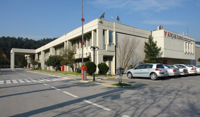 Eczacıbaşı-Baxter, bayrağı Koçak Farma'ya devretti